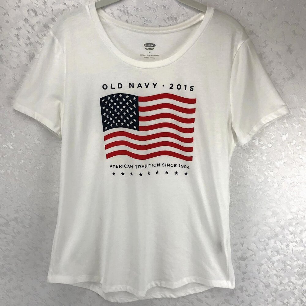Old Navy White Relaxed Fit Tee Shirt with 2015 American Flag Graphic Size M